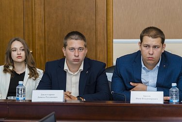 Молодые парламентарии делают первые шаги в законотворчестве